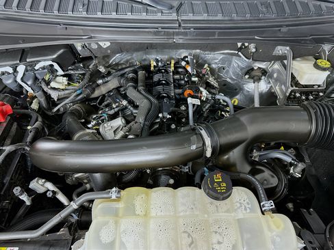 Used 2024 Ford Expedition XLT image 35