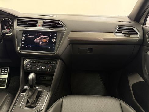 Used 2020 Volkswagen Tiguan SE R-Line FWD image 29
