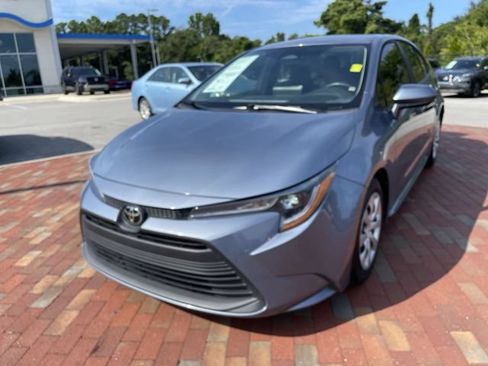 Used 2023 Toyota Corolla LE FWD image 1