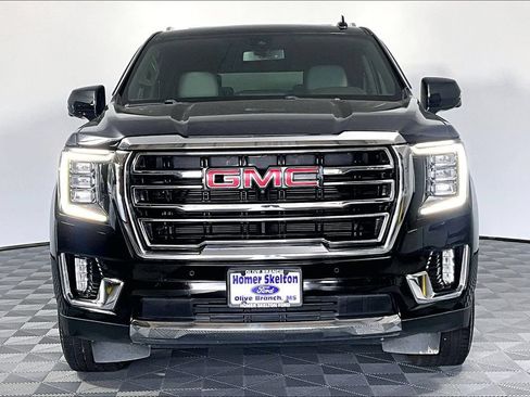 Used 2021 GMC Yukon XL SLT w/ Rear Media and Nav Package AWD/4WD image 3