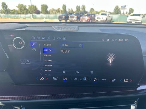 Certified 2026 Chevrolet Traverse Z71 w/ Enhanced Driving Package AWD/4WD image 3