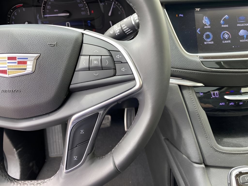 Used 2018 Cadillac XT5 Luxury w/ LPO, Sport Package FWD image 15