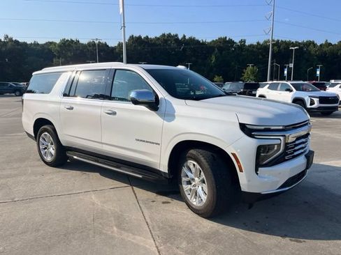 Used 2025 Chevrolet Suburban Premier RWD image 9