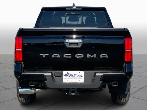 Used 2025 Toyota Tacoma Limited image 4