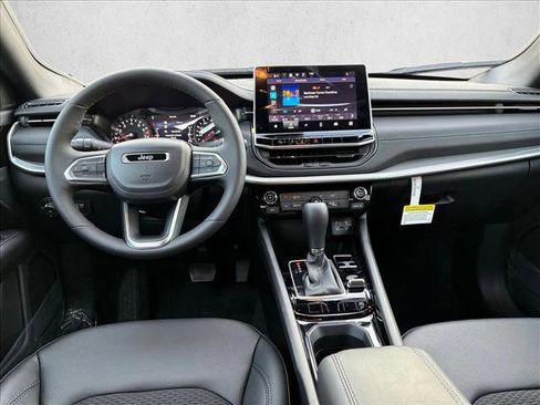 New 2026 Jeep Compass Latitude image 15