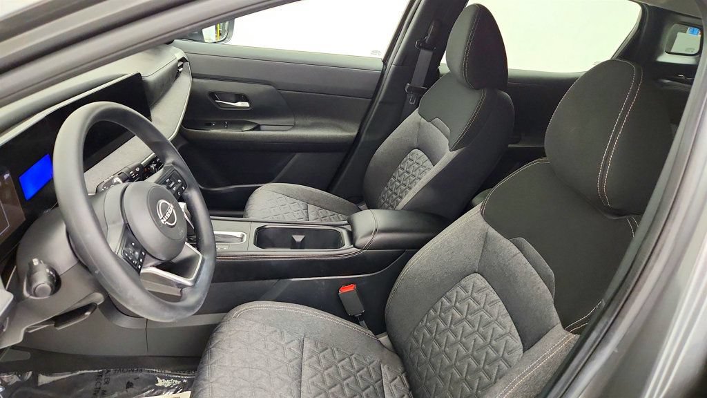 Used 2025 Nissan Kicks SV AWD/4WD image 18