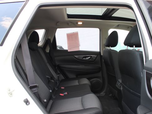 Used 2019 Nissan Rogue SV w/ Sun & Sound Touring Package AWD/4WD image 13