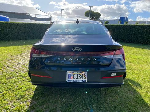 Certified 2025 Hyundai Elantra SE FWD image 24