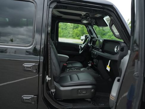 New 2026 Jeep Wrangler Unlimited Sahara AWD/4WD image 18