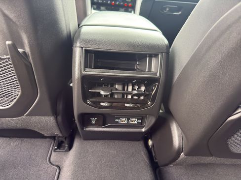 Used 2025 Jeep Grand Cherokee Laredo X w/ Luxury Tech Group I AWD/4WD image 32