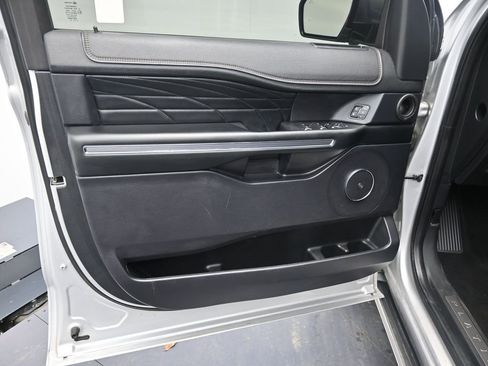 Used 2019 Ford Expedition Max Platinum image 9