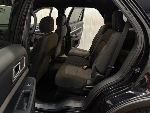 Used 2017 Ford Explorer XLT AWD/4WD image 37
