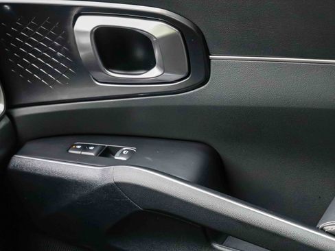 Certified 2025 Kia Sorento S FWD image 15