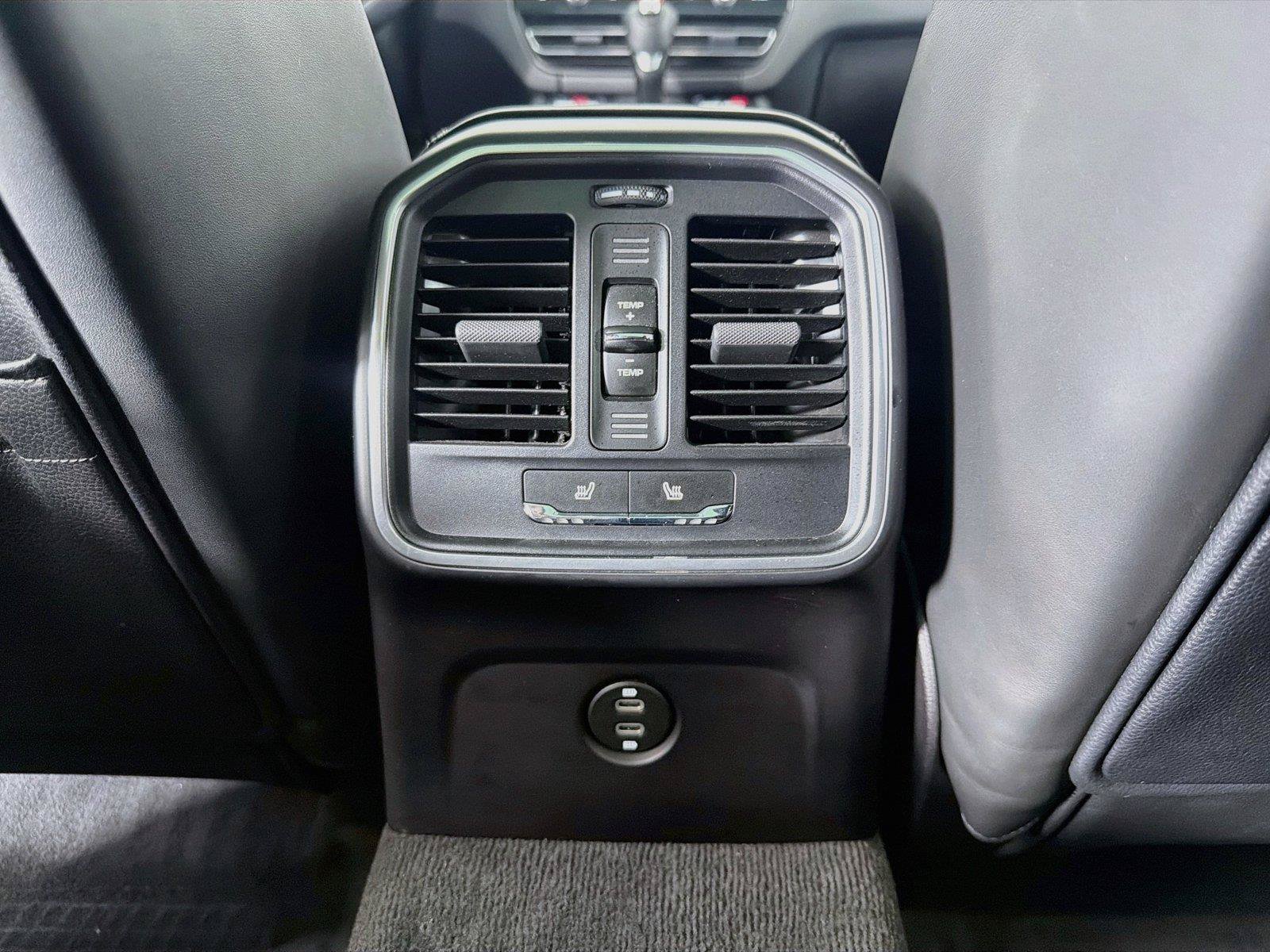 Used 2022 Porsche Macan AWD/4WD image 24