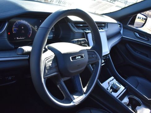 Certified 2025 Jeep Grand Cherokee Limited w/ Luxury Tech Group II image 14