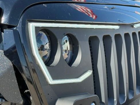 Used 2022 Jeep Gladiator Rubicon w/ Cold Weather Group AWD/4WD image 14