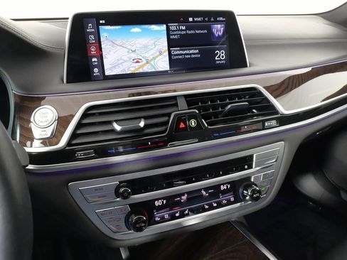 Used 2022 BMW 750i xDrive 750i xDrive w/ Executive Package image 54