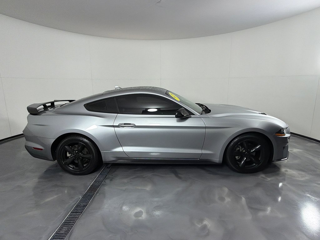 Used 2020 Ford Mustang Coupe RWD image 4