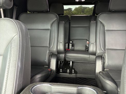 Used 2022 GMC Yukon Denali w/ Denali Premium Package AWD/4WD image 26