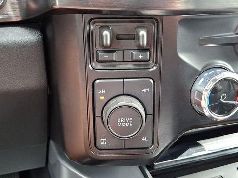 Used 2025 Ford F250 4x4 Crew Cab Super Duty image 25