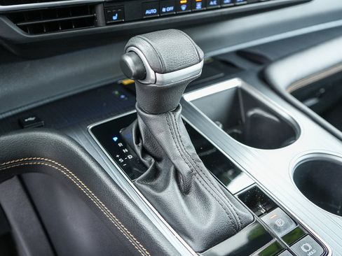 Used 2023 Toyota Sienna XLE Woodland Edition image 20