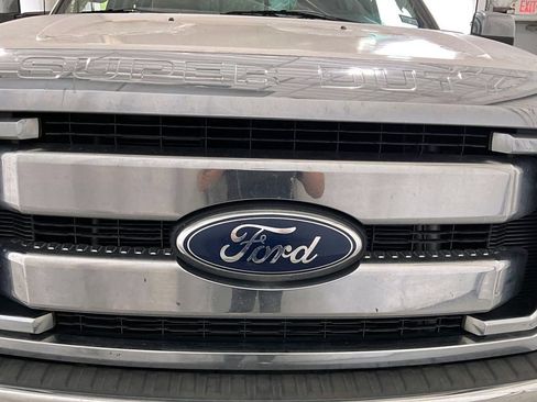 Used 2011 Ford F250 Lariat w/ Lariat Interior Pkg AWD/4WD image 27
