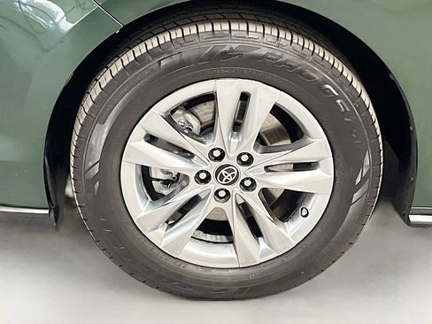 Used 2022 Toyota Sienna Limited image 35