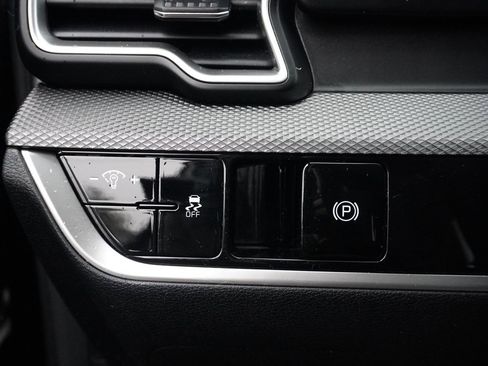 Used 2023 Kia Sportage LX image 32