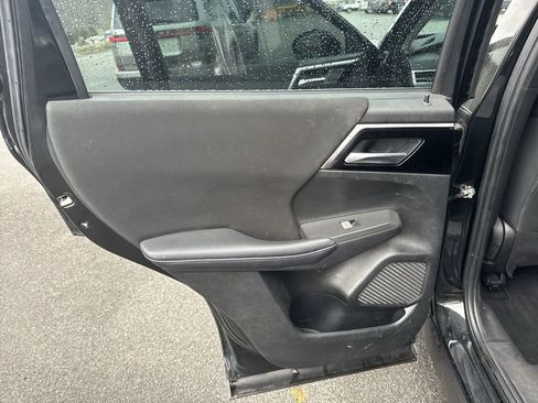 Used 2023 Mitsubishi Outlander ES image 22