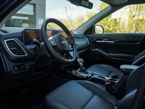 New 2026 Kia Seltos EX image 18