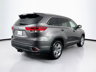 Used 2017 Toyota Highlander Limited FWD video 2
