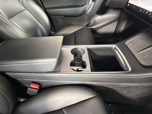 Used 2022 Tesla Model Y Performance image 36