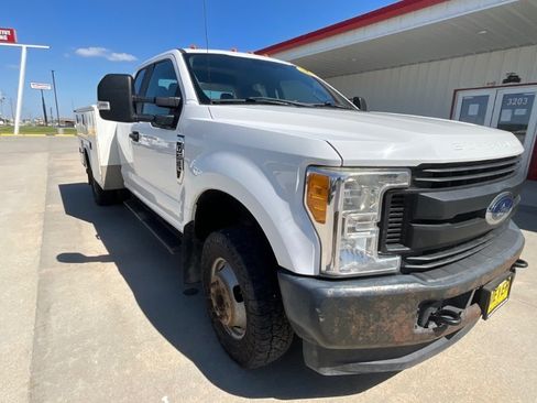 Used 2017 Ford F350 XL w/ Power Equipment Group AWD/4WD image 2