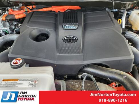 Used 2025 Toyota Tundra Limited w/ TRD Off-Road Package AWD/4WD image 31