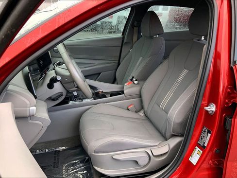 Used 2023 Hyundai Elantra SEL w/ Convenience Package image 7
