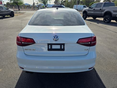 Used 2017 Volkswagen Jetta SE image 4