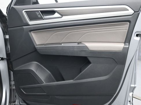 Used 2023 Volkswagen Atlas SE image 28