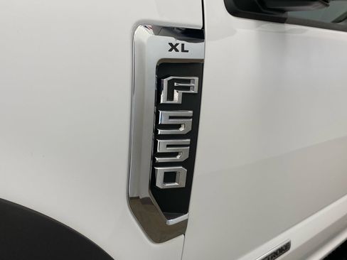 Used 2022 Ford F550 4x4 Regular Cab Super Duty image 8