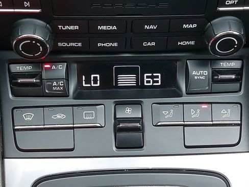 Certified 2018 Porsche 911 Carrera RWD image 22