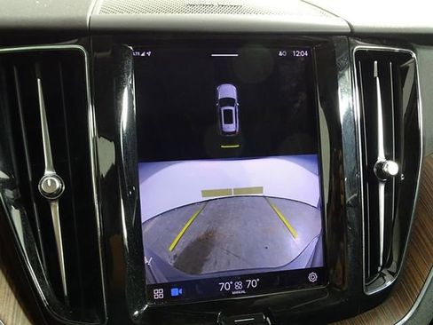 Used 2023 Volvo XC60 B5 Plus image 8