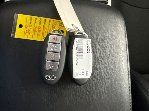 Used 2019 INFINITI Q70 Luxe image 21