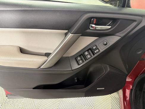 Used 2015 Subaru Forester 2.5i Touring AWD/4WD image 10