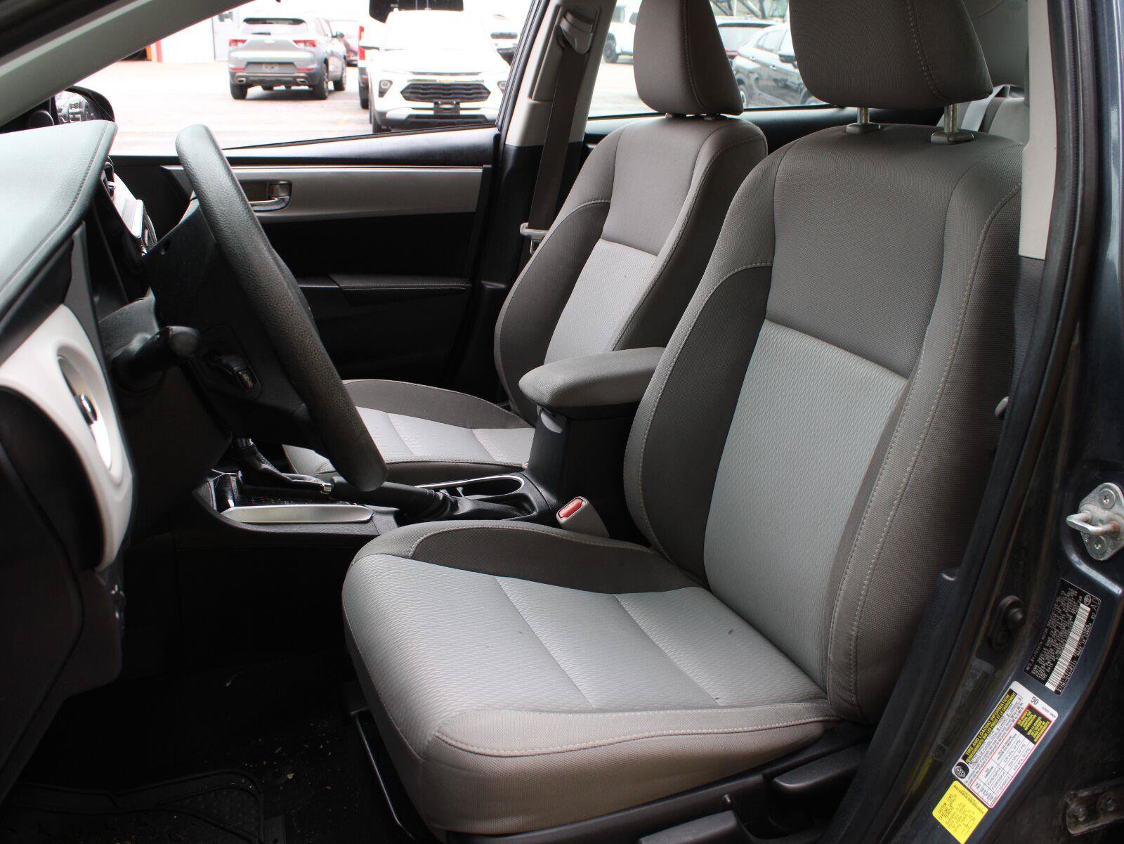 Used 2018 Toyota Corolla LE FWD image 16