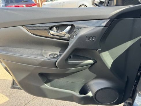 Used 2020 Nissan Rogue SL AWD/4WD image 19