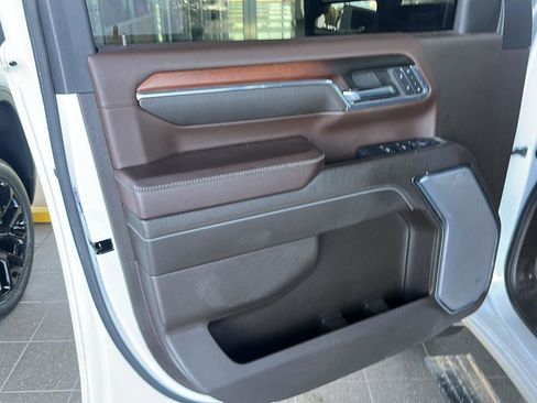 Used 2024 GMC Sierra 2500 Denali w/ Denali Reserve Package AWD/4WD image 8