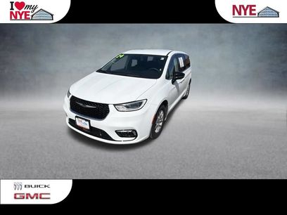 Used 2024 Chrysler Pacifica Touring-L
