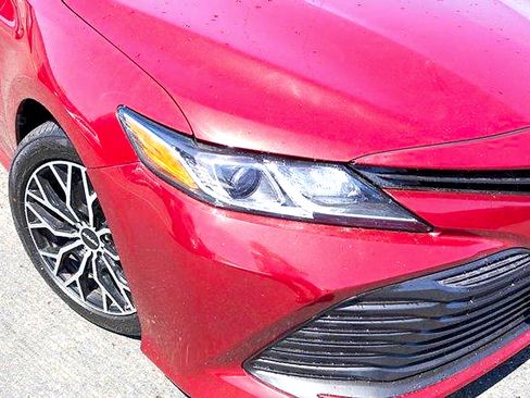 Used 2019 Toyota Camry LE FWD image 2