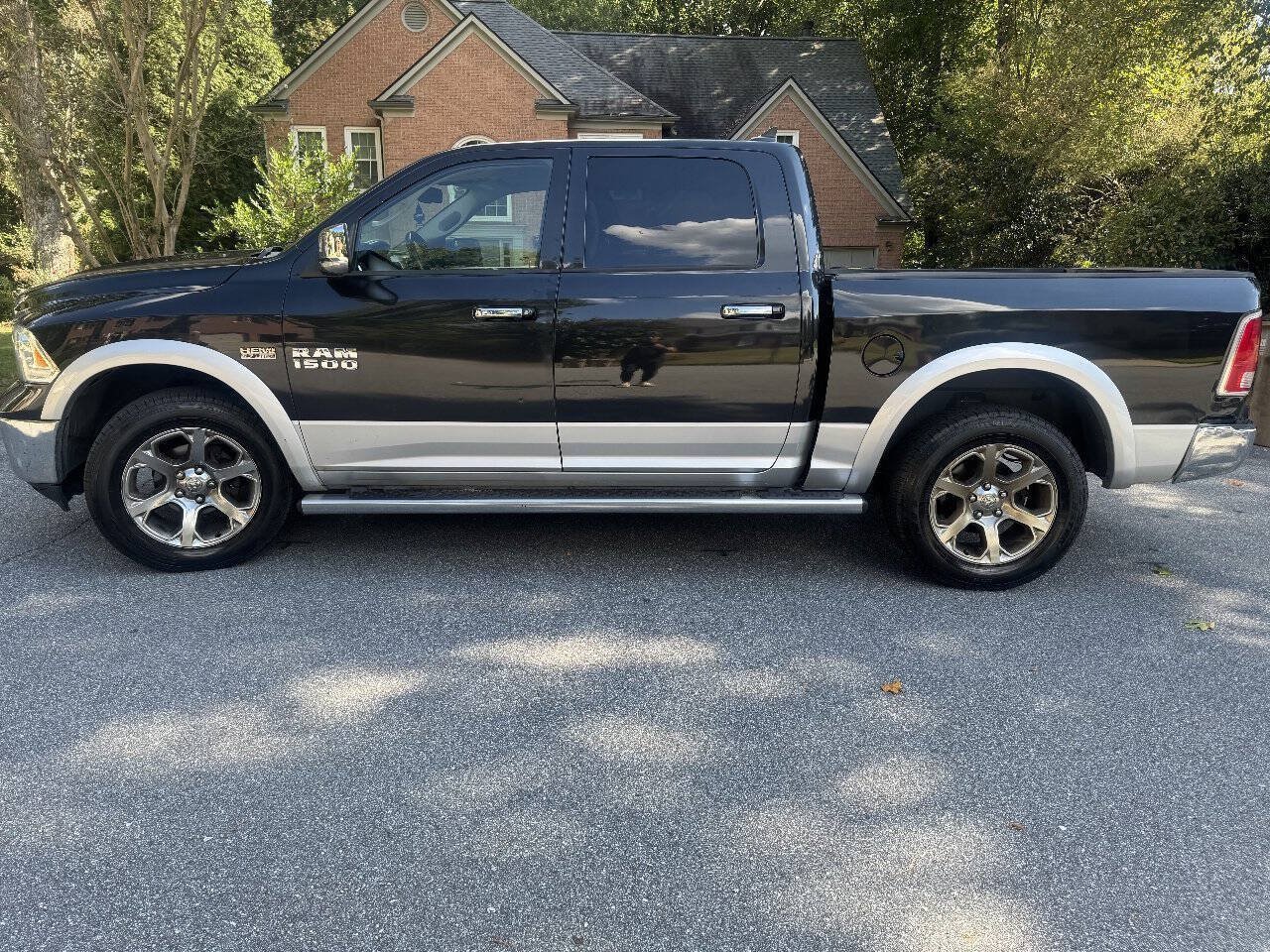 Used 2017 RAM 1500 Laramie w/ Convenience Group AWD/4WD image 3