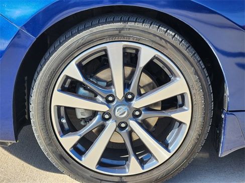 Used 2017 Nissan Altima 2.5 SR w/ LED Appearance Package image 7