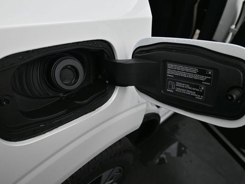 New 2026 Volvo XC60 B5 Plus w/ Protection Package Premier AWD/4WD image 17
